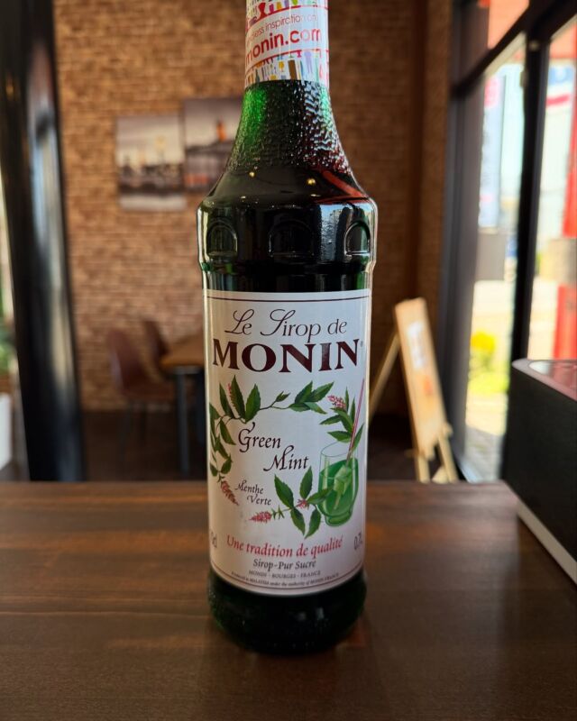 MONINグリーンミントシロップ入荷しました🌱  今年もそろそろチョコミントチーズケーキを
焼きたいなと思っているところです♪  期間限定ドリンクも試作中！
もうしばらくお待ちください☀️  *-*-*-*-*-*-*-*-*-*-*-*-*-*-*-*-*-*-*-*-*-*-*-*-*
🍊ORANGE COFFEE STAND 🍊  〒683-0804
鳥取県米子市米原7-2-1 
マツヤショールーム内
OPEN 10:30 ⇨ CLOSE 16:30 (LO 16:00)
定休日 木 / 日 / 祝
キャッシュレス決済 各種対応
駐車場 有  *-*-*-*-*-*-*-*-*-*-*-*-*-*-*-*-*-*-*-*-*-*-*  #orange_coffee_stand #orangecoffeestand #cafe #coffee #米子カフェ #チョコミン党