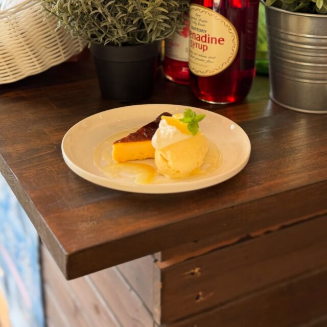 レモンのチーズケーキ 400円  はちみつ漬けのレモンを刻んで混ぜ込みました
爽やかなチーズケーキです  昨年のレモンパフェにトッピングしていたチーズケーキが単品で登場しました🍋  *-*-*-*-*-*-*-*-*-*-*-*-*-*-*-*-*-*-*-*-*-*-*-*-*
🍊ORANGE COFFEE STAND 🍊  〒683-0804
鳥取県米子市米原7-2-1 
マツヤショールーム内
OPEN 10:30 ⇨ CLOSE 16:30 (LO 16:00)
定休日 木 / 日 / 祝
キャッシュレス決済 各種対応
駐車場 有  *-*-*-*-*-*-*-*-*-*-*-*-*-*-*-*-*-*-*-*-*-*-*  #orange_coffee_stand #orangecoffeestand #cafe #coffee #米子カフェ #レモンチーズケーキ