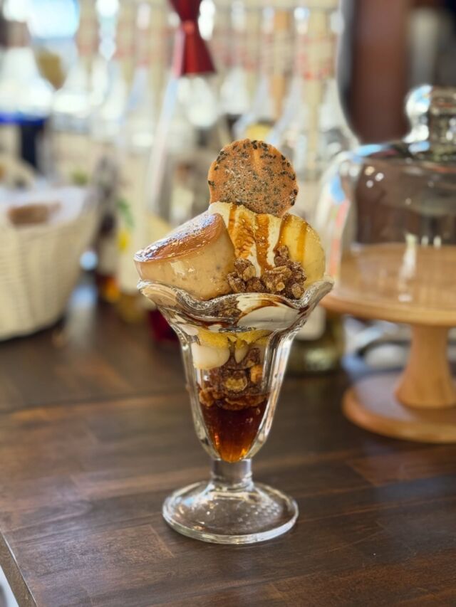 【new】ほうじ茶プリンパフェ 800円  ほうじ茶プリン
黒胡麻チュイル
バニラアイス、黒蜜
スポンジ、クリーム
白玉、きな粉のグラノーラ
ほうじ茶ゼリー
の層でお作りしています  お好きなドリンクと一緒にご注文で
合計金額から50円引き♪  ※盛り付けにお時間を頂きます  *-*-*-*-*-*-*-*-*-*-*-*-*-*-*-*-*-*-*-*-*-*-*-*-*
🍊ORANGE COFFEE STAND 🍊  〒683-0804
鳥取県米子市米原7-2-1 
マツヤショールーム内
OPEN 10:30 ⇨ CLOSE 16:30 (LO 16:00)
定休日 木 / 日 / 祝
キャッシュレス決済 各種対応
駐車場 有  *-*-*-*-*-*-*-*-*-*-*-*-*-*-*-*-*-*-*-*-*-*-*-*-*
#orange_coffee_stand #ほうじ茶プリンパフェ #米子カフェ