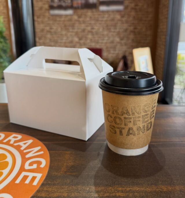 しばらく切らしていたケーキ箱、
入荷した為ケーキのテイクアウトを再開してます🍰  お気軽にどうぞ！  *-*-*-*-*-*-*-*-*-*-*-*-*-*-*-*-*-*-*-*-*-*-*-*-*
🍊ORANGE COFFEE STAND 🍊  〒683-0804
鳥取県米子市米原7-2-1 
マツヤショールーム内
OPEN 10:30 ⇨ CLOSE 16:30 (LO 16:00)
定休日 木 / 日 / 祝
キャッシュレス決済 各種対応
駐車場 有  *-*-*-*-*-*-*-*-*-*-*-*-*-*-*-*-*-*-*-*-*-*-*-*-*  #orange_coffee_stand #takeout #米子カフェ