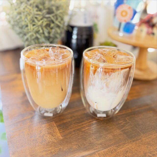 気温が上がり、ドリンクは冷たいものを選ぶ方も多くなってきました😊  左 カフェオレ(深煎りアイスコーヒーと牛乳)  右 カフェラテ(落としたてエスプレッソと牛乳)  お好きなスイーツと一緒にご注文いただくと
合計金額から100円引き♪  *-*-*-*-*-*-*-*-*-*-*-*-*-*-*-*-*-*-*-*-*-*-*-*-*
🍊ORANGE COFFEE STAND 🍊  〒683-0804
鳥取県米子市米原7-2-1 
マツヤショールーム内
OPEN 10:30 ⇨ CLOSE 16:30 (LO 16:00)
定休日 木 / 日 / 祝
キャッシュレス決済 各種対応
駐車場 有  *-*-*-*-*-*-*-*-*-*-*-*-*-*-*-*-*-*-*-*-*-*-*-*-*
#orange_coffee_stand #takeout #米子カフェ