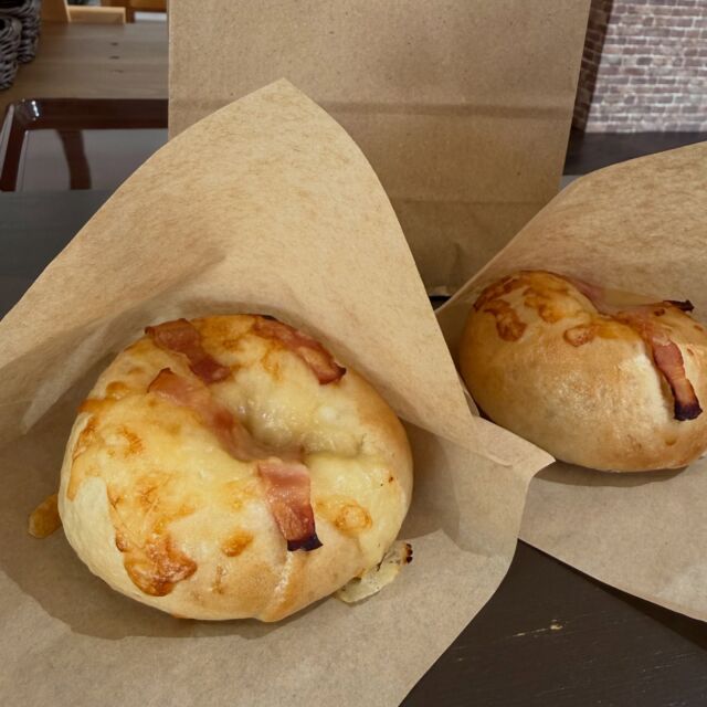 軽食としてベーグルやパニーニを焼いてます🥯
コーヒーと一緒にいかがでしょう？
お好きなドリンクと一緒にご注文で
合計金額から100円引き♪  ※7月18日は土曜日ですがカフェはお休みとなります
マツヤのショールームは通常通り営業しております  *-*-*-*-*-*-*-*-*-*-*-*-*-*-*-*-*-*-*-*-*-*-*-*-*
🍊ORANGE COFFEE STAND 🍊  〒683-0804
鳥取県米子市米原7-2-1 
マツヤショールーム内
OPEN 10:30 ⇨ CLOSE 16:30 (LO 16:00)
定休日 木 / 日 / 祝
キャッシュレス決済 各種対応
駐車場 有  *-*-*-*-*-*-*-*-*-*-*-*-*-*-*-*-*-*-*-*-*-*-*-*-*
#orange_coffee_stand #ベーグル